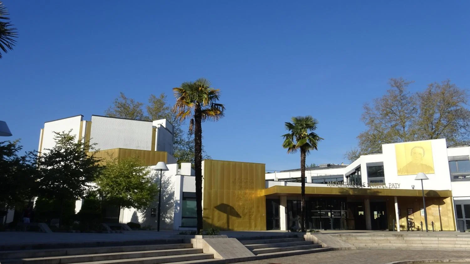 Exterieur Samuel Paty