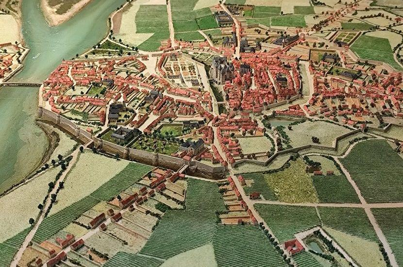 Plan-relief de Moulins dans l'Espace patrimoine - Hôtel Demoret, Moulins (c) Moulins Communauté 25 03 04 Plans espace patrimoine demoret c moulins communaute 5 copy