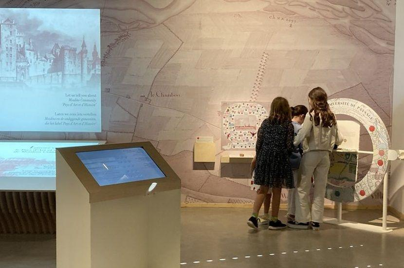 Borne numérique et roue du temps, Espace patrimoine - Maison de la Rivière Allier (c) Moulins Communauté 3.Espace patrimoine maison de la riviere allier 2 copy