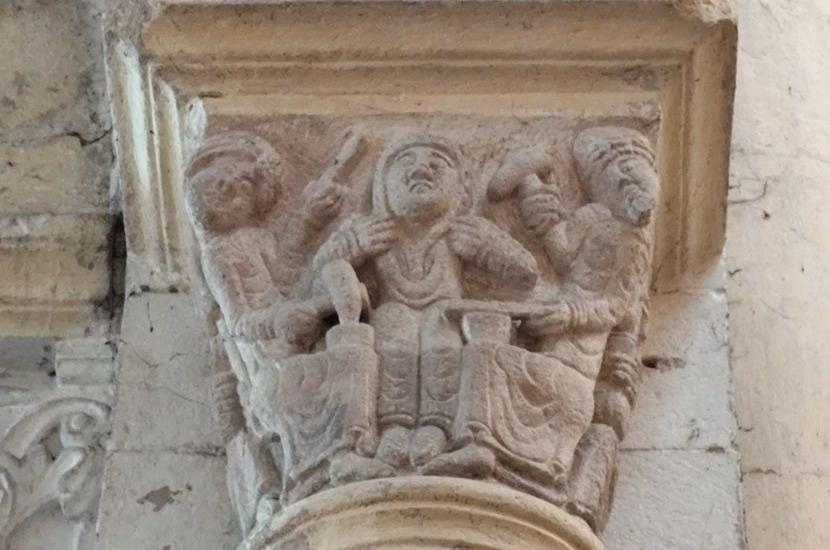 25 09 09 chapiteau prieurale souvigny c moulins communaute 1